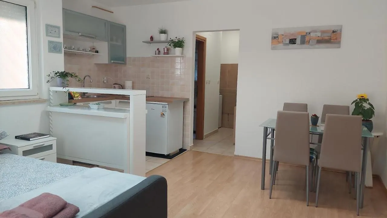 Studio 7Even Ground Floor Pula